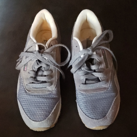 Women's Reebok Classics - Picture 2 of 7